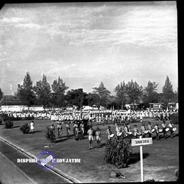 Para kontingen dan peserta upacara sebelum gerak jalan di mulai di Taman Surya Balaikota Surabaya...
