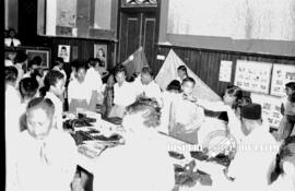 Sebuah stan peserta kongres yang ramai dikunjungi, pada Kongres Pelajar Islam Indonesia (PII) ke ...