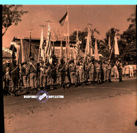 Upacara serah terima bendera PON VII  Surabaya di Kecamatan Mantingan, Ngawi, 6 - 8 – 1969