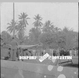Suasana pemakaman Ibu Sastrodihardjo di Surabaya yang dimakamkan secara milter, tahun 1958
