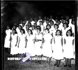 Group paduan suara putri pada malam pekan Irian Barat di Surabaya, 27 – 10 – 1957