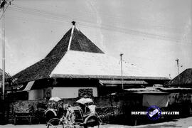 Gedung BNI (Gedung Nasional Indonesia) Jl. Bubutan Surabaya, tahun 1954.