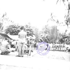 Suasana pemakaman Ibu Sastrodihardjo di Surabaya yang dimakamkan secara milter, tahun 1958