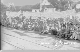 Suasana demonstrasi Lumumba (Patrice Lumumba, 36 tahun, Perdana Menteri Kongo saat itu. Dia adala...