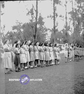 Barisan pandu putri pada peringatan hari Boden Powell di Surabaya, Tanggal, 22 – 2 - 1951