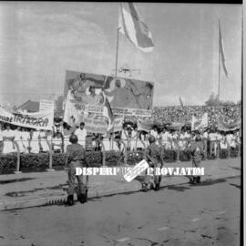 Suasana ulang tahun Trikora Jatim yang diperingati di Tugu Pahlawan Surabaya, 19 – 12 – 1962