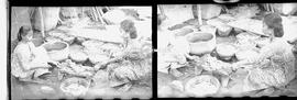 Perikanan Tegal : ibu-ibu sedang memasak ikan.