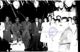 Para perwira / undangan yang hadir pada resepsi jamuan di atas Kapal Latih Jepang, 14  – 5 – 1960