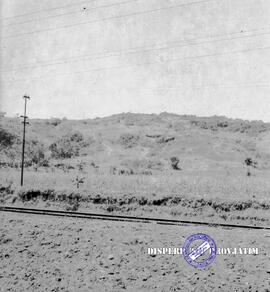Rel kereta api ditengah area sawah penduduk, tgl. 4 April 1957.