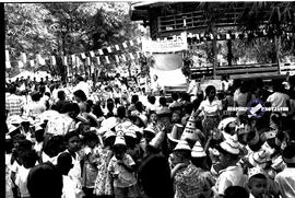 Suasana peringatan Hari Anak-anak Internasional yang dipusatkan di Kebun Binatang Surabaya, TT