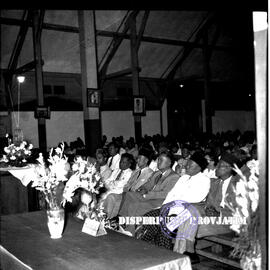 Undangan dan peserta pada konferensi Ahmadiyah di Surabaya, bulan 12 – 1954