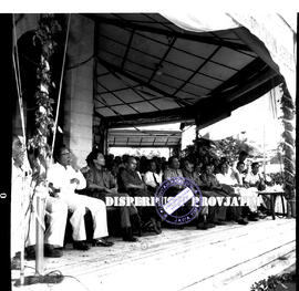 Suasana kegiatan front pembebasan Irian Barat di Surabaya, tahun 1958