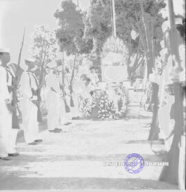 Ziarah ke makam pahlawan setelah selesai pemindahan makam para pahlawan dari berbagai tempat yang...