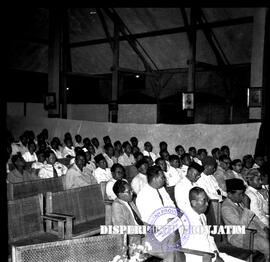 Undangan dan peserta pada konferensi Ahmadiyah di Surabaya, bulan 12 – 1954