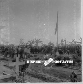 Apel bendera yang dilaksanakan di Taman  Makam Pahlawan Kusuma Bangsa  Surabaya, 10 - 11 – 1957