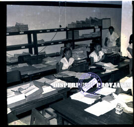 C. K. C. Suasana di dalam kantor, 16 – 11 – 1954