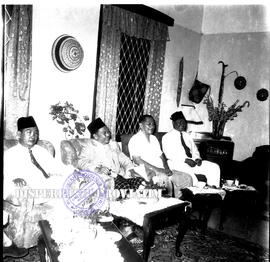 Tokoh-tokoh PNI, NU, MASYUMI Jatim berkumpul bersama dalam sebuah acara, surabaya, 4 – 1 - 1956