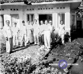 Pembangunan ke Djabung (Tumpang) Malang, tgl. 23 Maret 1957. Jembatan bandara di Djabung Tumpang ...