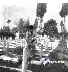 Acara tabur bunga di Taman Makam  Pahlawan Kusuma Bangsa Surabaya, 10 -  11 – 1957