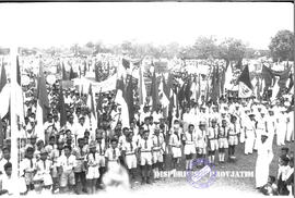 Suasana peringatan hari buruh di sebuah lapangan di surabaya, 1 – 5 – 1955