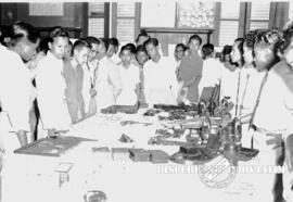 Stan kerajinan ukir-ukiran yang ikut meramaikan penyelenggaraan Kongres Pelajar Islam Indonesia (...
