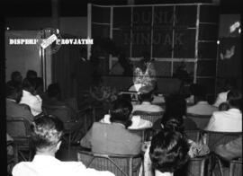 Eksposisi (pameran) Stanvac (perusahaan Minyak Swasta tertua di Indonesia) di Surabaya. Tampak Gu...