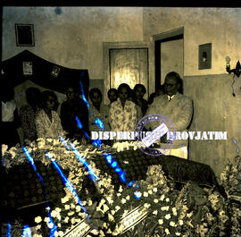 Saat jenazah masih berada di rumah duka Alm. Bpk. Sudjiman, tahun 1958