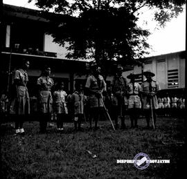 Para pembina dan pandu pada peringatan hari Boden Powell di Surabaya, Tanggal, 22- 2- 1951