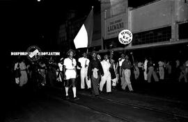 Tampak peserta pawai pada malam dari pemuda RK Ngemplak Surabaya  ketika melintas di depan toko B...
