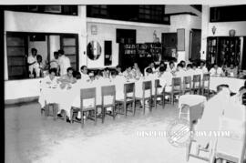 Acara makan bersama pada ramah tamah dengan Dirjen Kementerian Luar Negeri, 9 – 1 – 1956